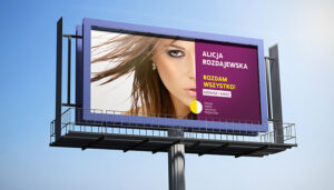 Mockup de outdoor com céu azul