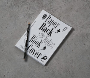Mockup de Caderno com Lápis Grátis